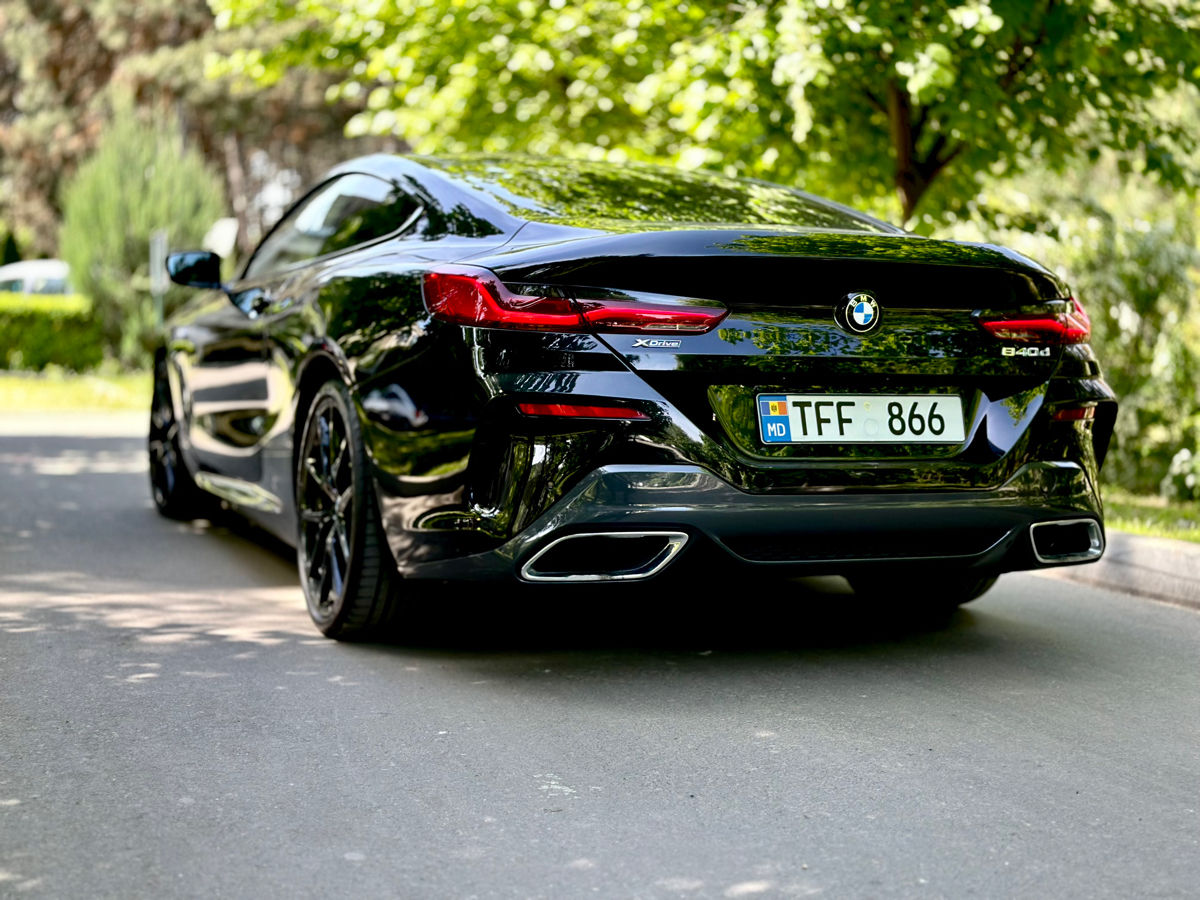 BMW 8 Series foto 2