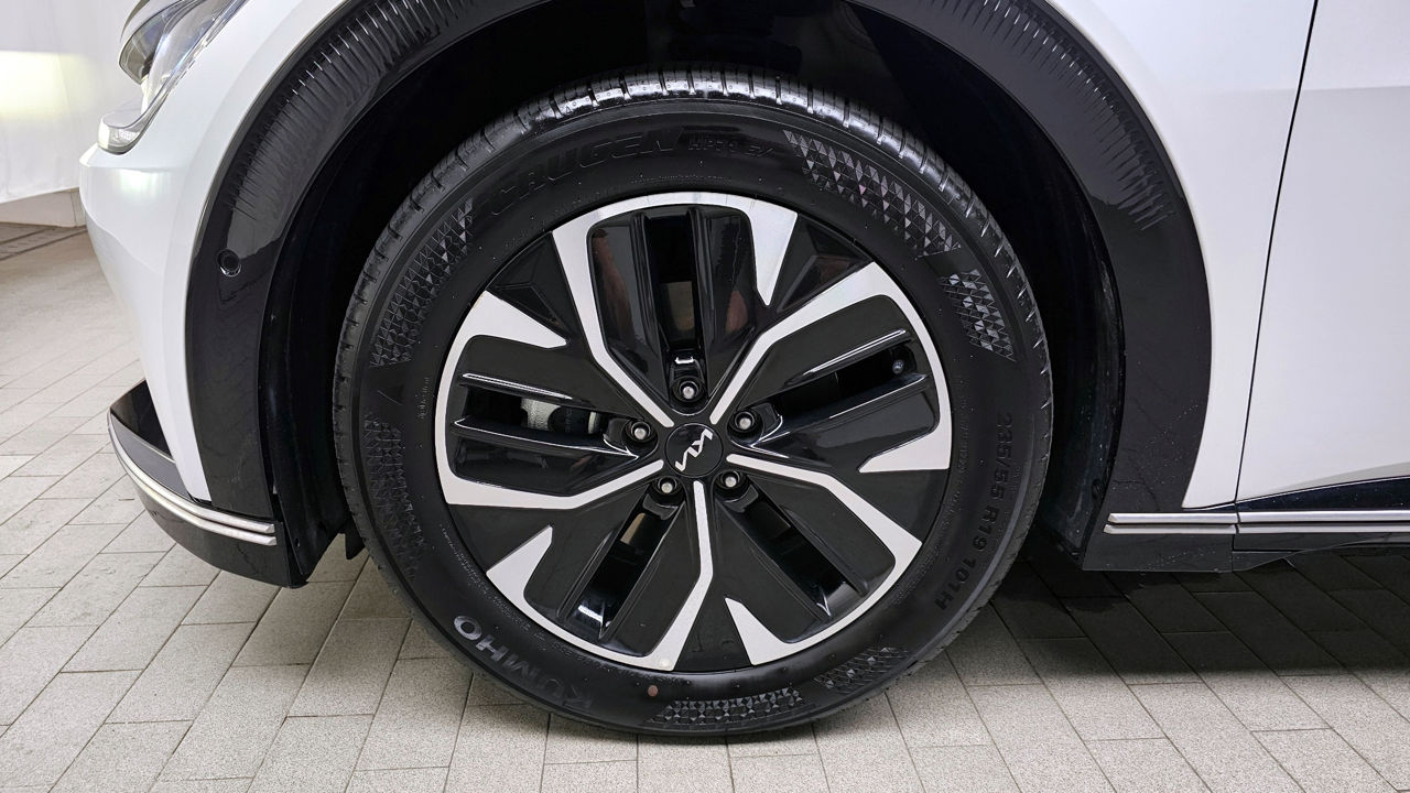 KIA EV6 фото 6