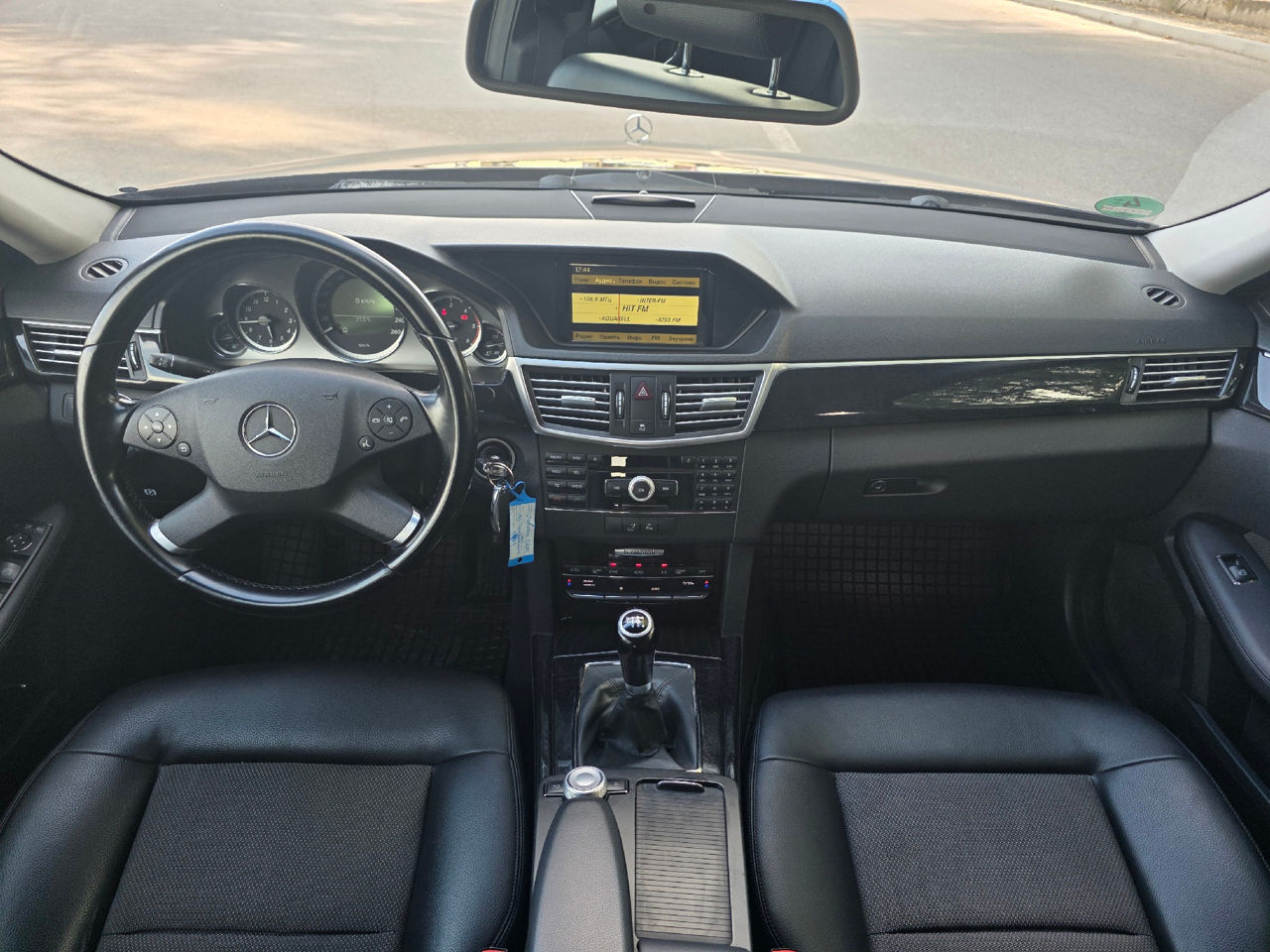 Mercedes E-Class фото 10