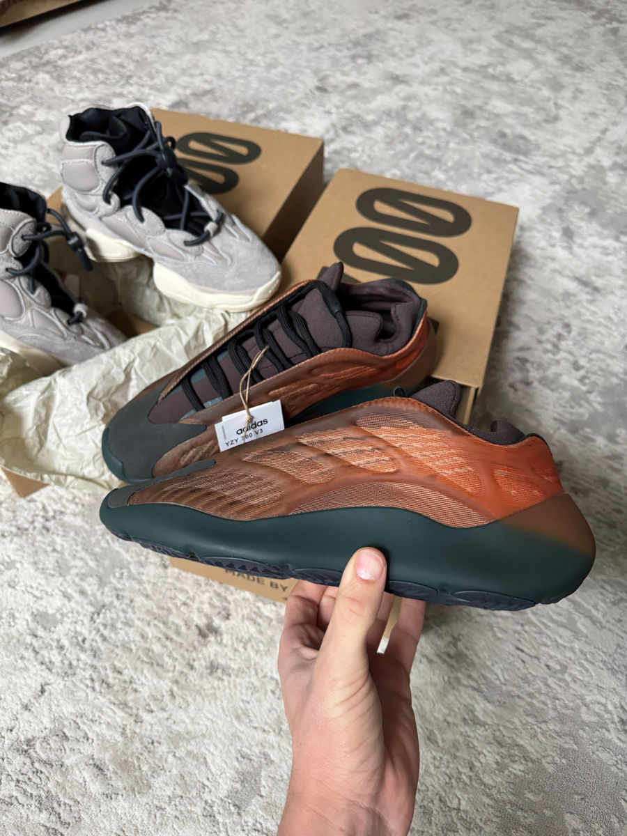 Yeezy boost 700 фото 3