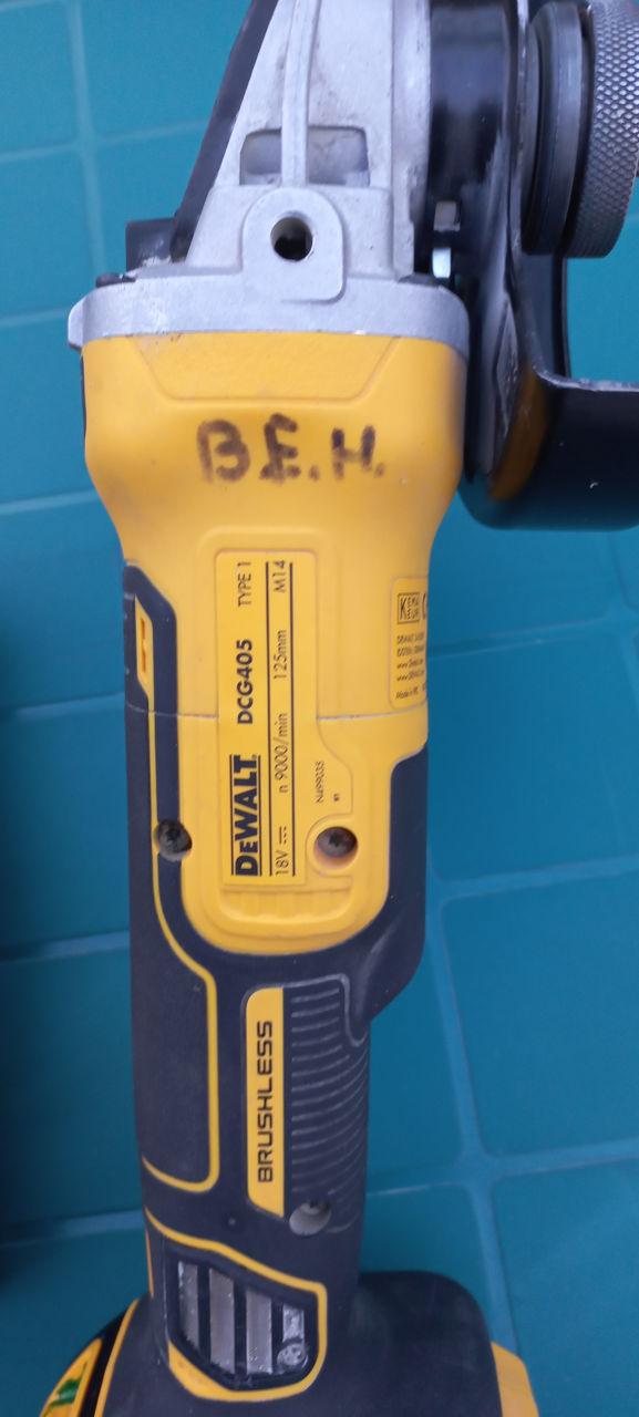 Болгарка и отбойник dewalt.