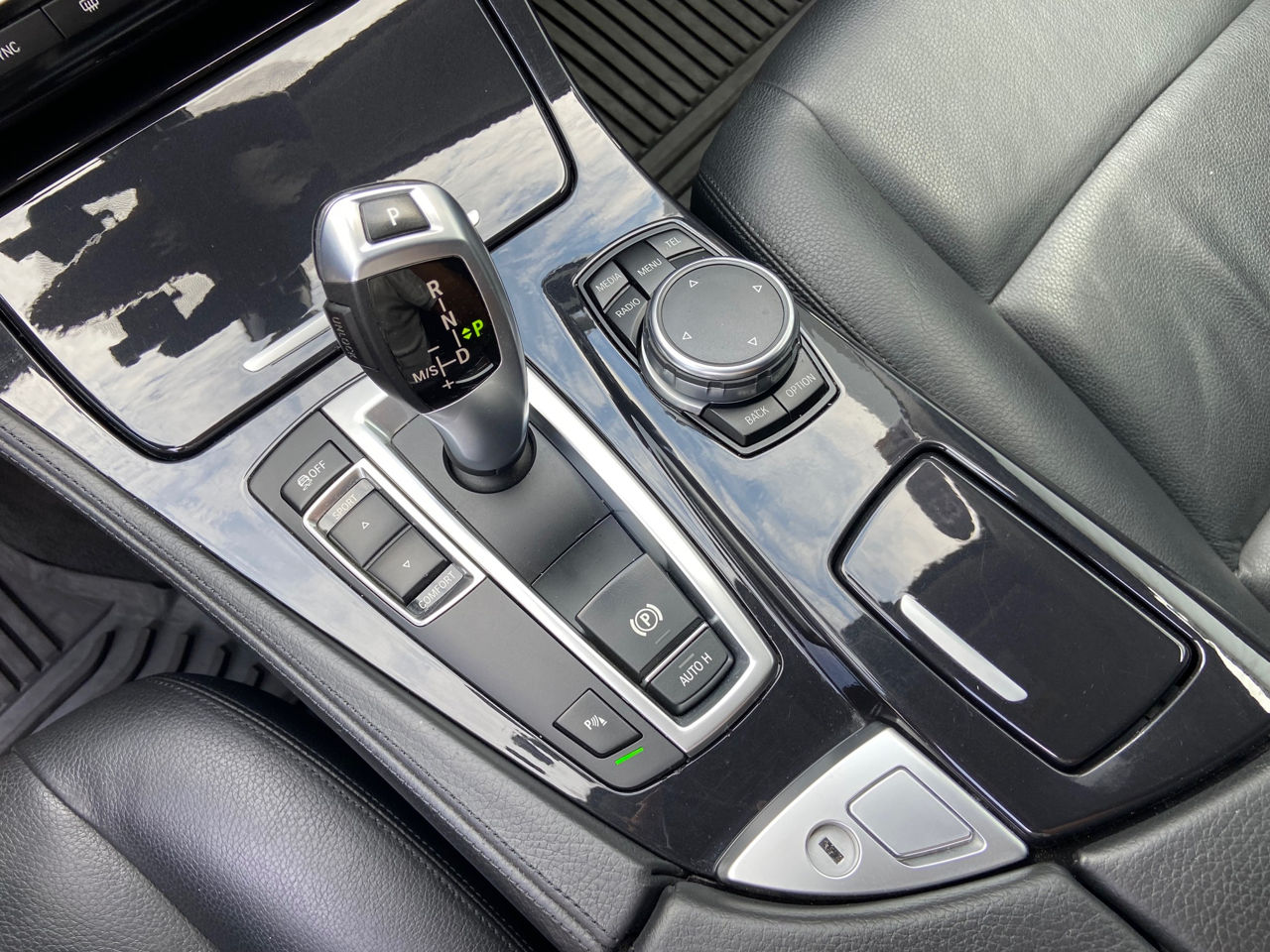BMW 5 Series foto 14