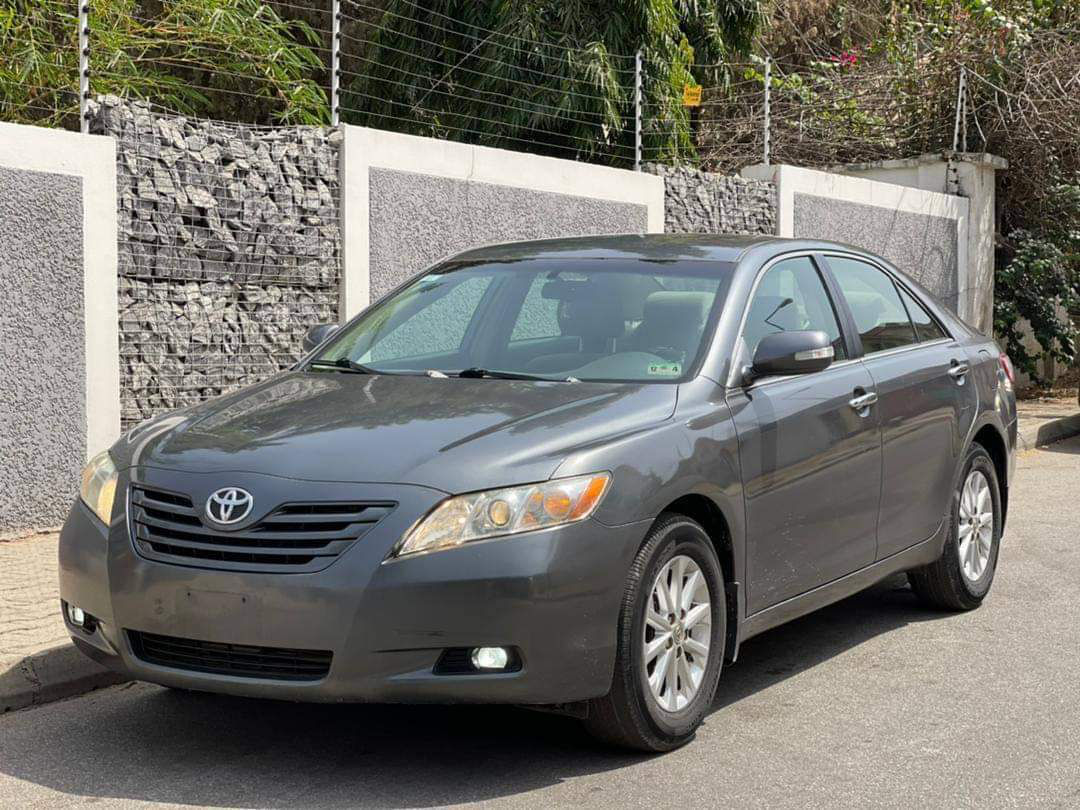 Toyota Camry foto 0