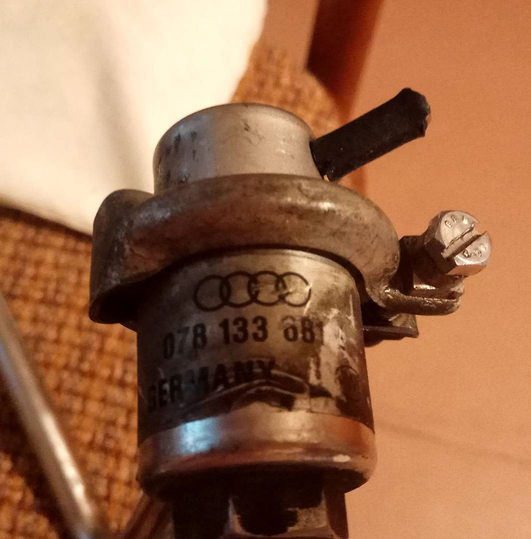 Топливная рампа Audi V6,запчасти Nissan,VW,Toyota.