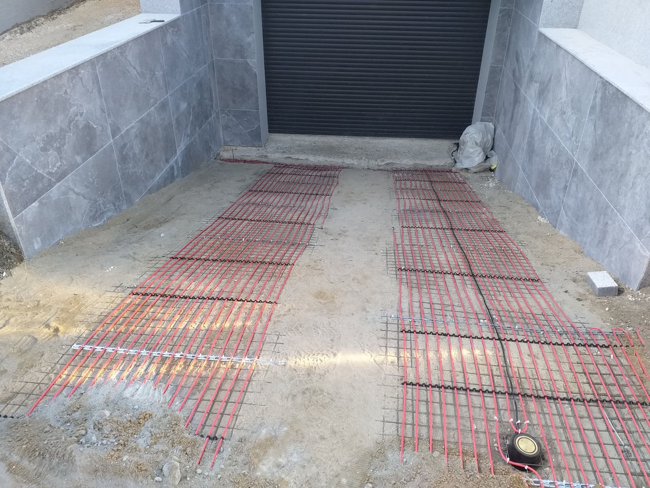 Sistem topirea zăpezii (degivrare) — Tepte, rampe, alei. Instalare. 20 ani garanție. Importator foto 11