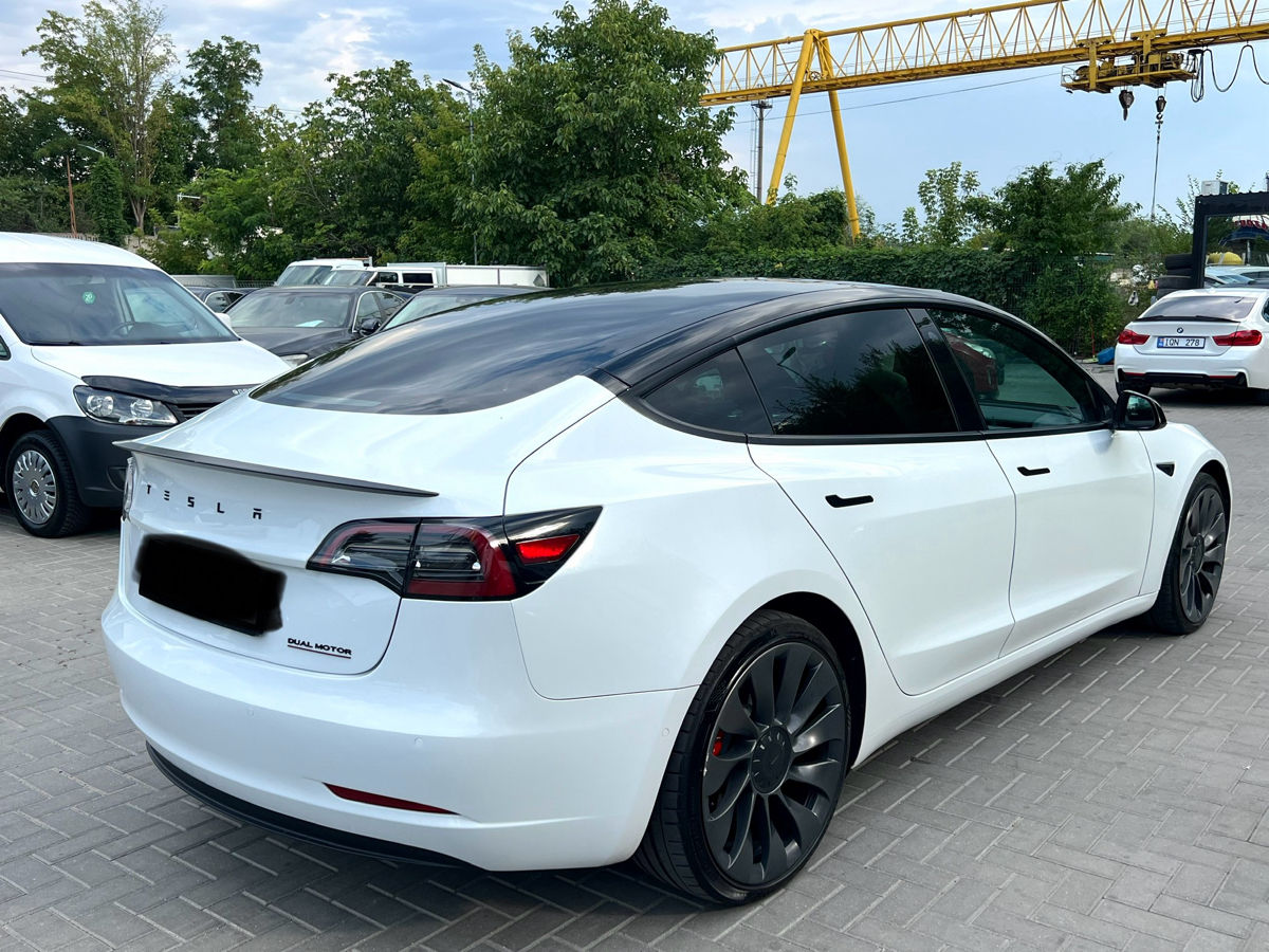 Tesla Model 3 foto 4