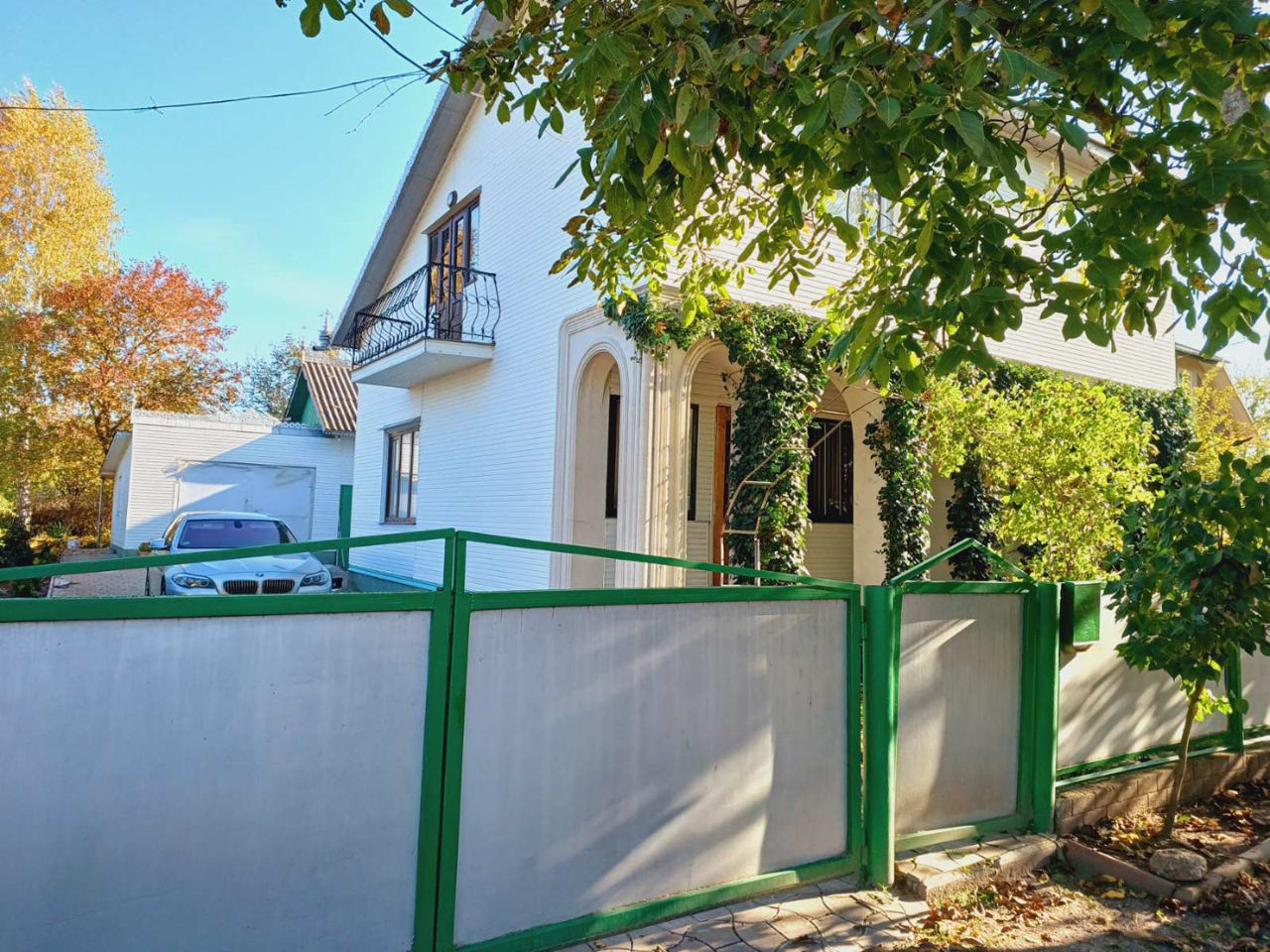 Casa cu beci si fântână foto 0