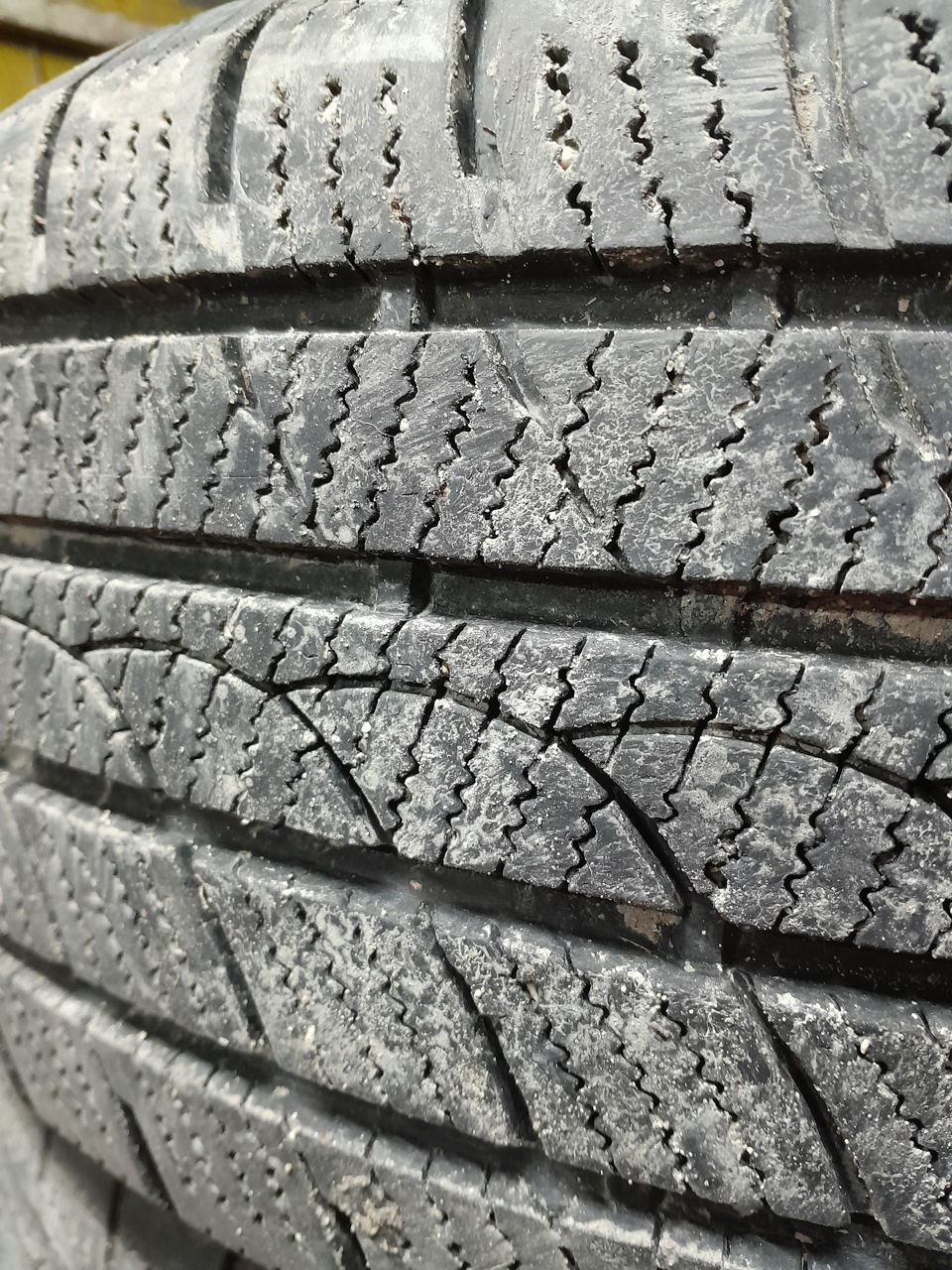 235/60 R18 4bucati 70% M+S foto 1