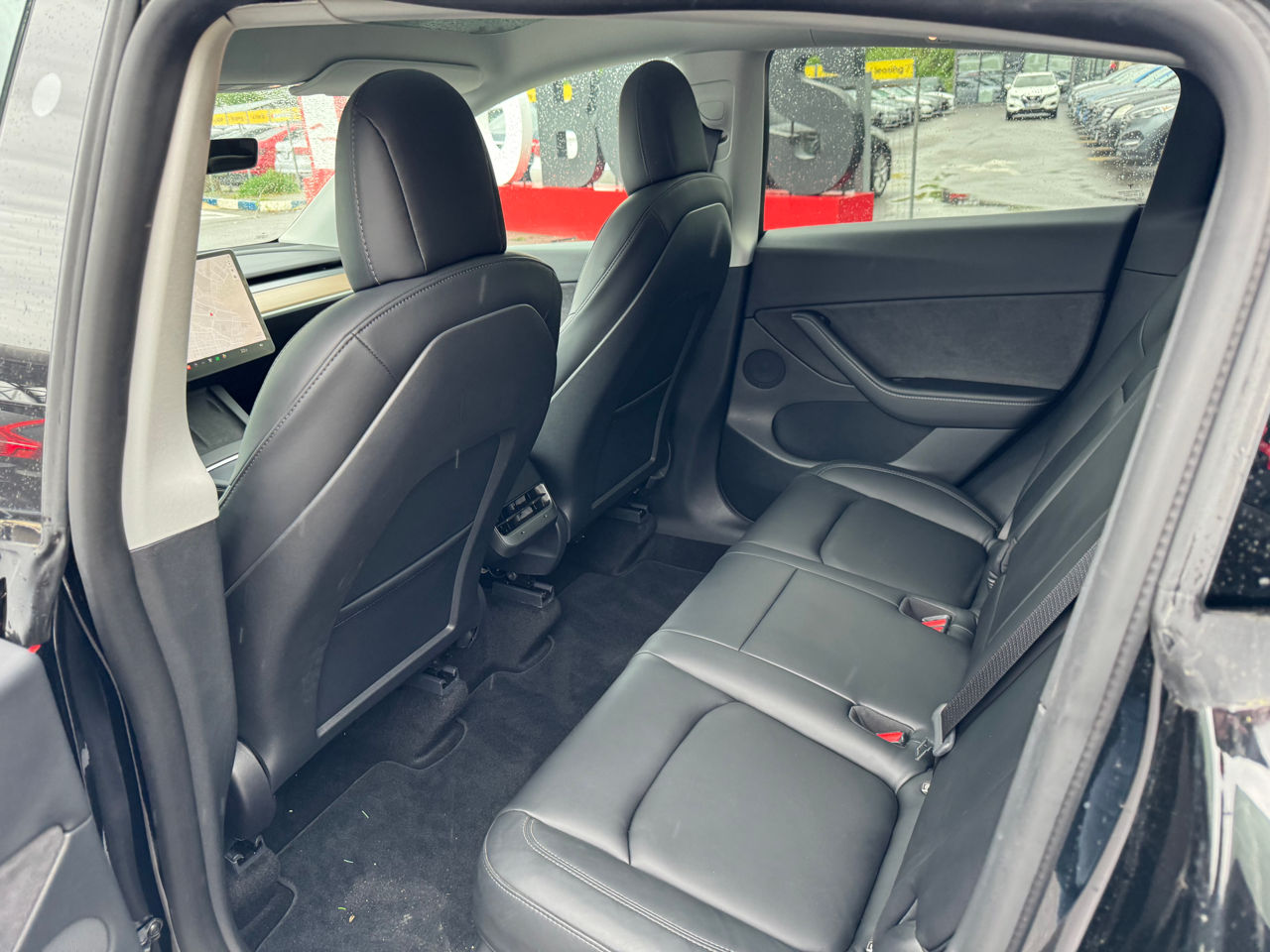 Tesla Model Y foto 9