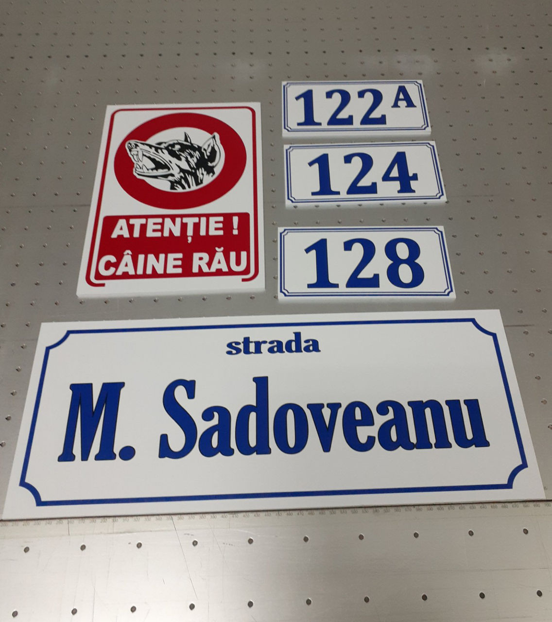 Placute stradale, numere pentru casa, panouri informative foto 2