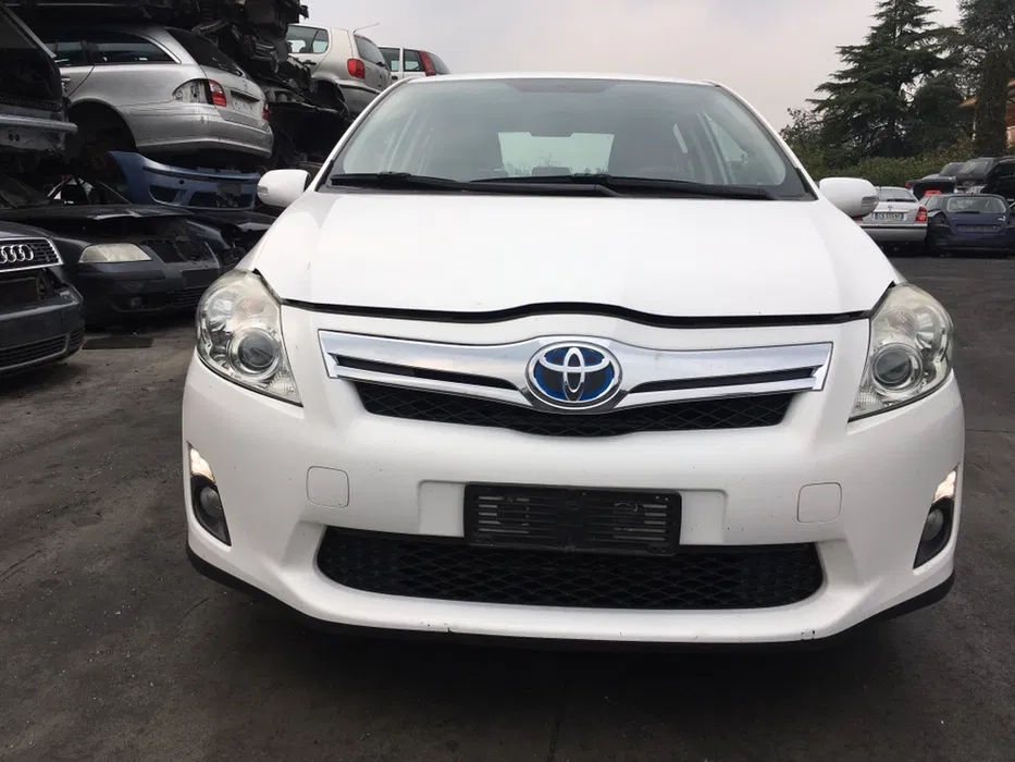 Vand piese pu toyota auris 2011 1.8 hybrid foto 3