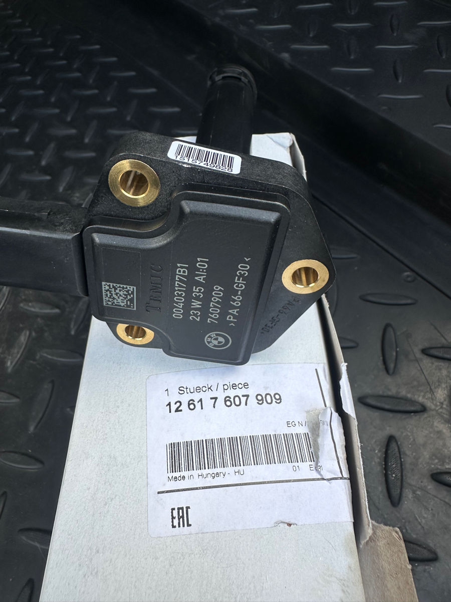 Senzor nivel ulei BMW E60/F10/E70 2.0 diesel 3.0 diesel / датчик уровня масла foto 0
