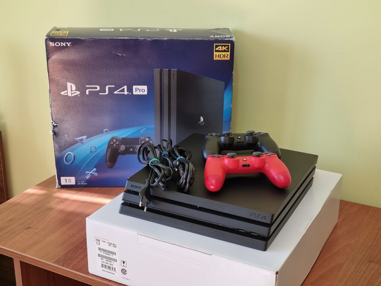 Sony Playstation 4 Pro 1TB SSD Взломанная