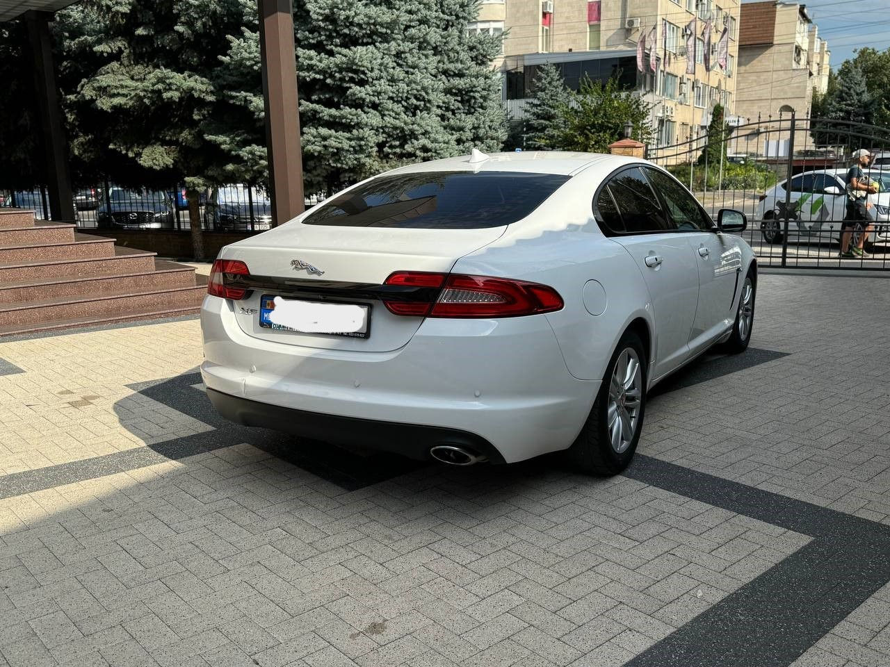Jaguar XF фото 4