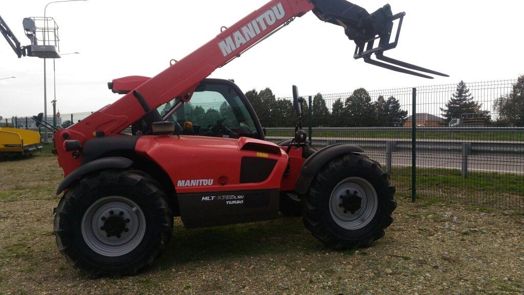 Куплю телескопический погрузчик б у. Погрузчик телескопический Manitou MLT-x735tlsu. Погрузчик Маниту 735. Погрузчик Manitou MLT-X 735 T LSU. Manitou MLT-X 735.