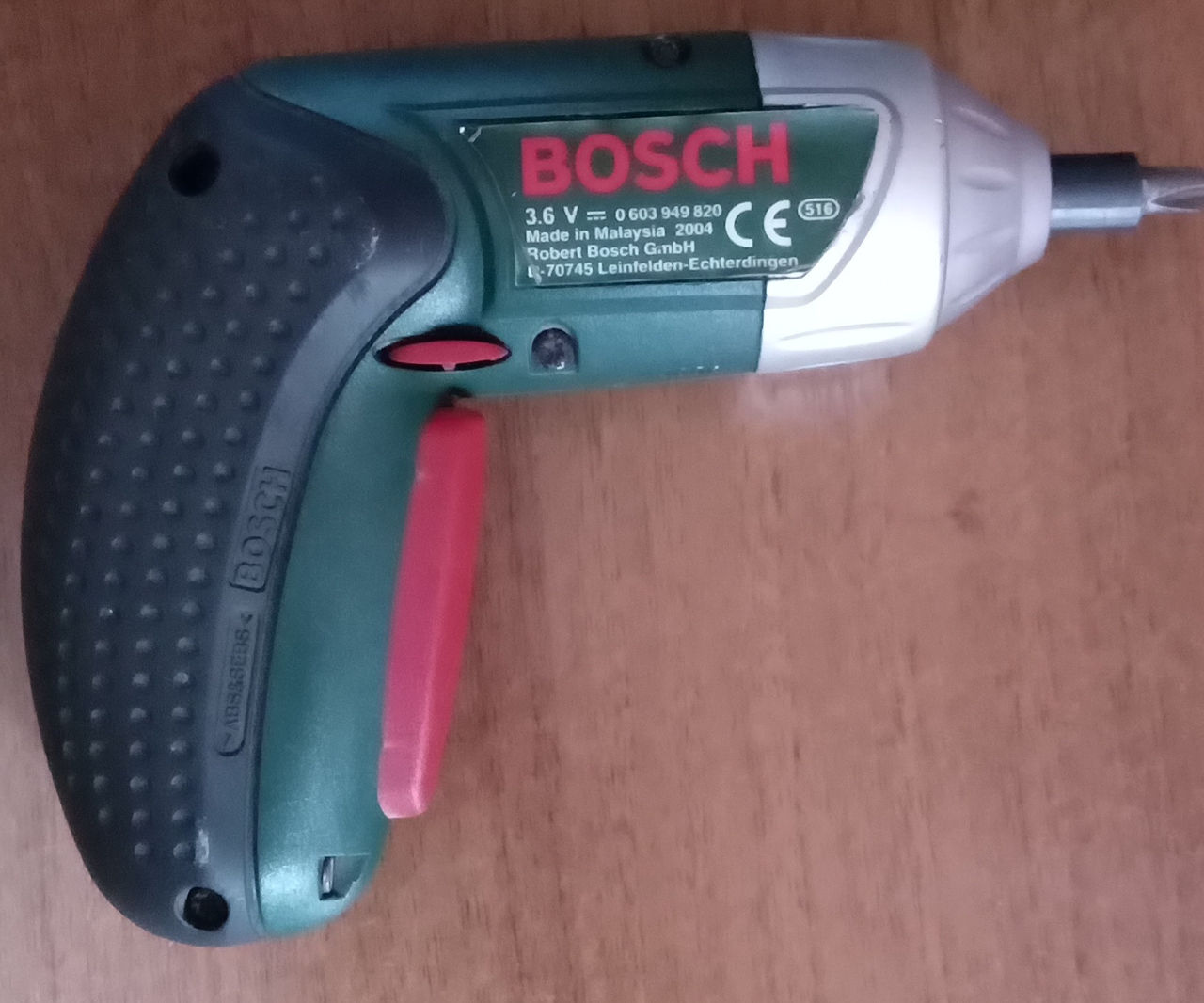 Шуруповёрт bosch без зарядки рабочая 250 лей.
