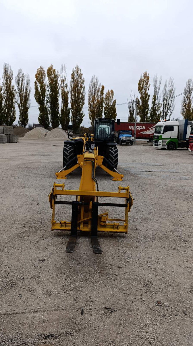 Încărcător telescopic JCB foto 3
