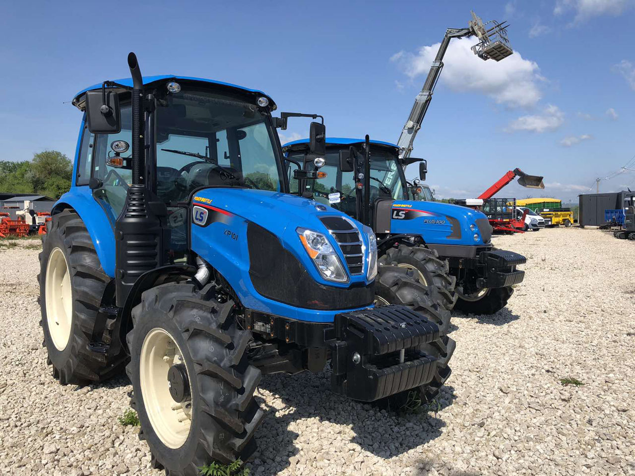 LS Tractor o gamă completă de tractoare compacte, utilitare (de la 18 CP la 101 CP) foto 3