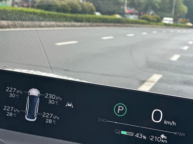 Toyota bZ3 фото 6