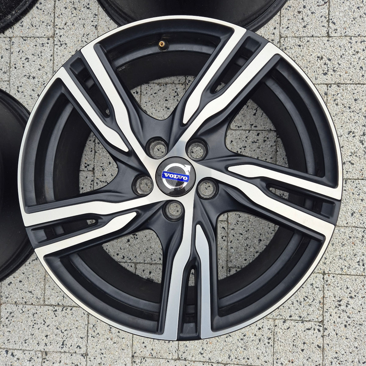 Jante volvo originale R18 model ixion 4 Rdesign foto 4