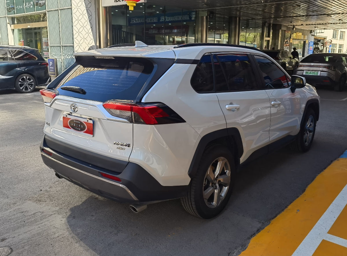 Toyota Rav 4 foto 6