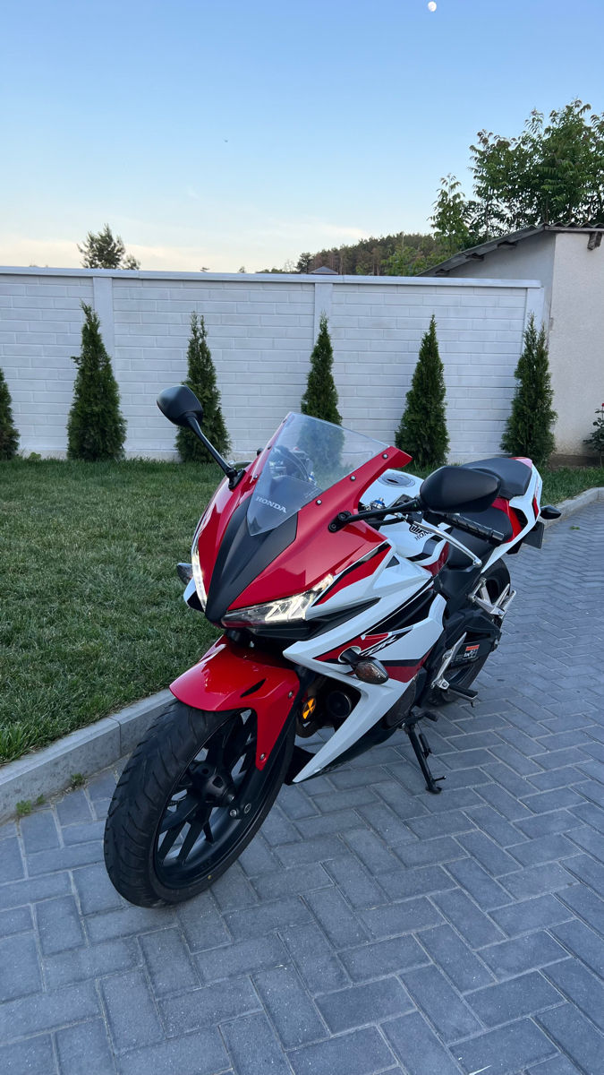 Honda CBR 500R foto 1