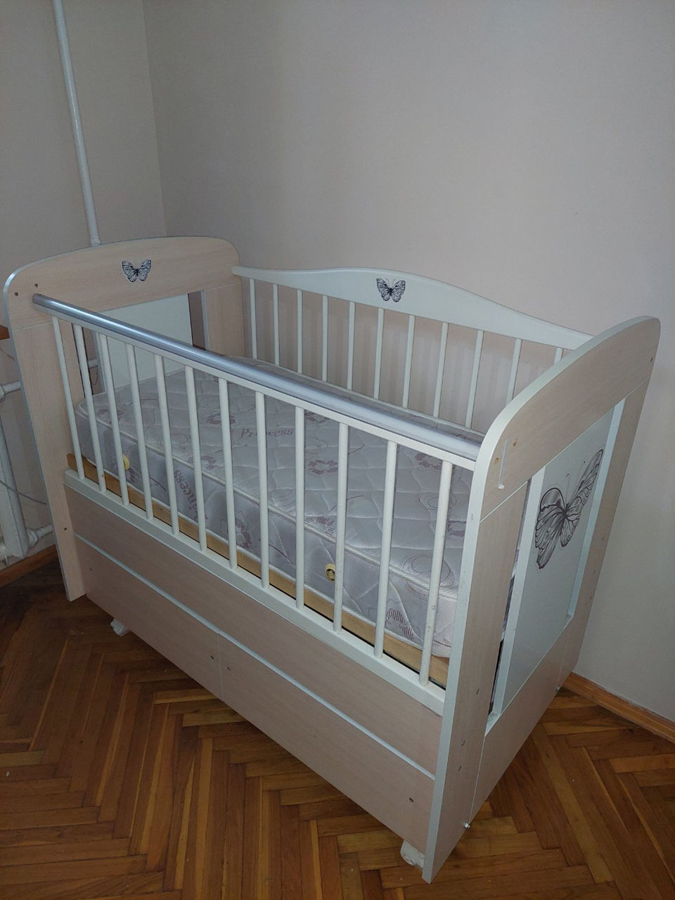 Кроватки для новорожденных с маятником с комодом
