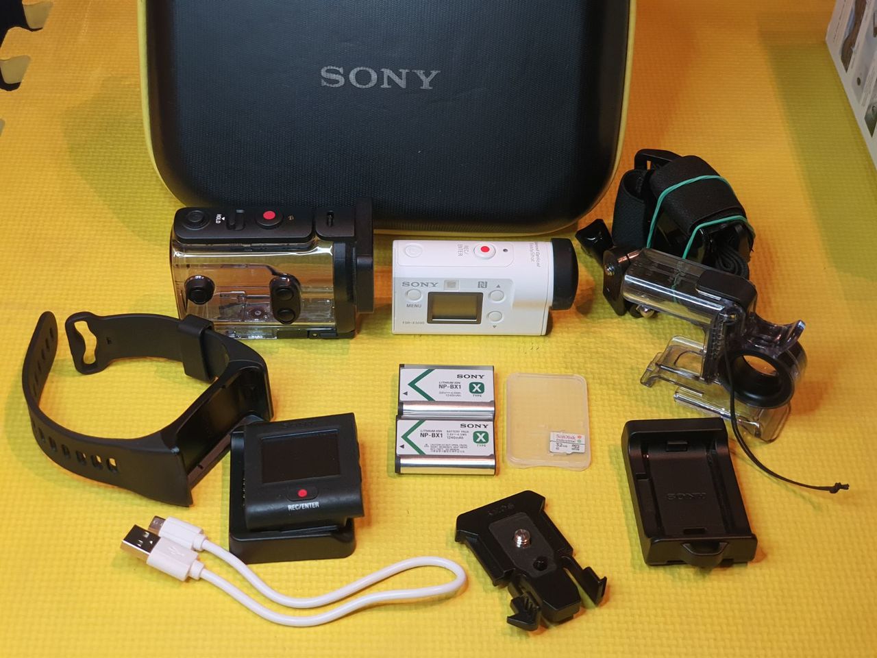 Sony Action Cam FDRX3000 4K + LiveView Remote Kit + Bag + Accessories