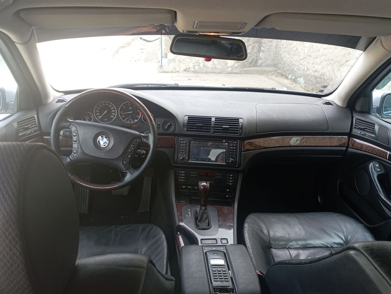 BMW 5 Series foto 4