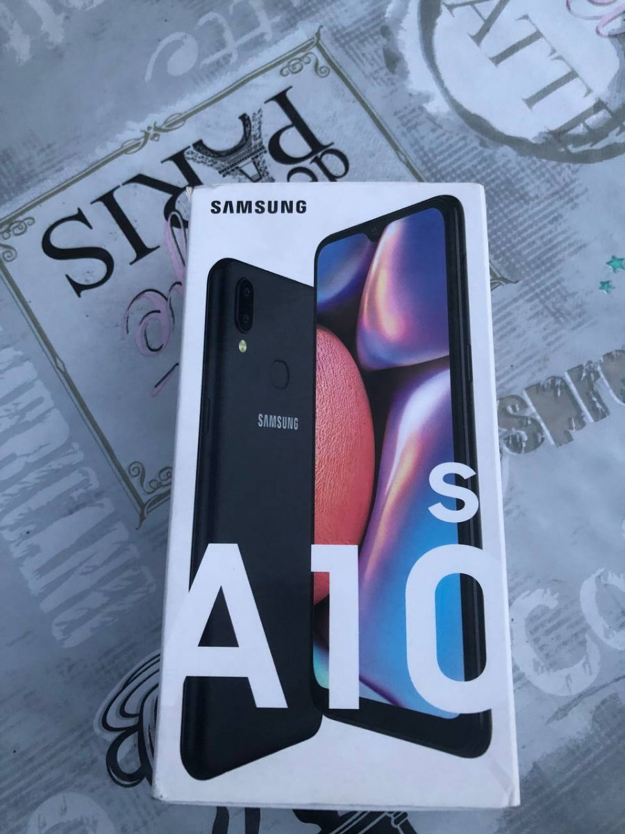 Продам samsung A10 s состояние новое телефон в идеальном состояние 32гб