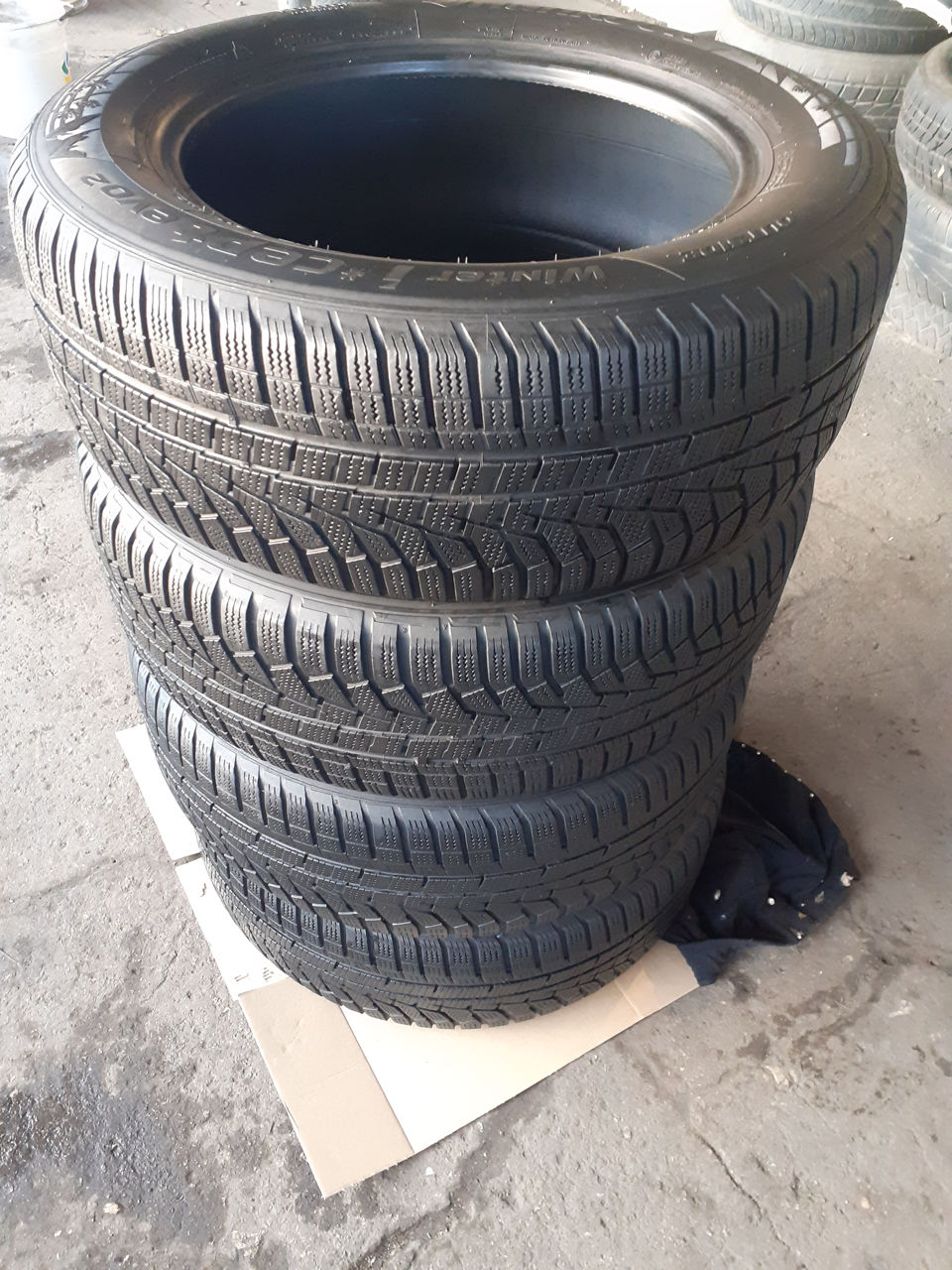 Хорошая зимняя резина 225-60-R17 Hankook