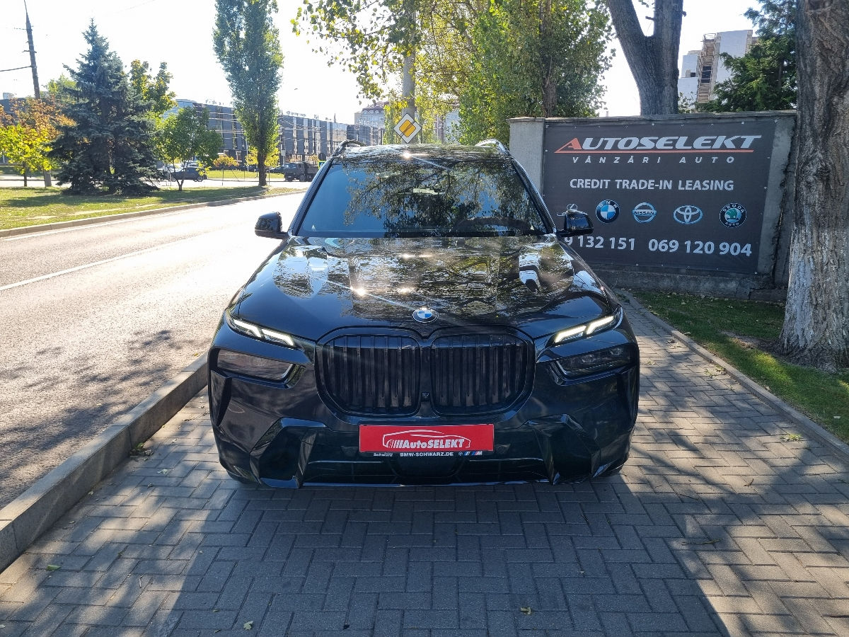 BMW X7 2023 photo 2