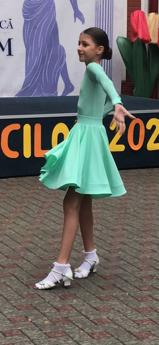 Costume pentru dansuri de gala foto 2