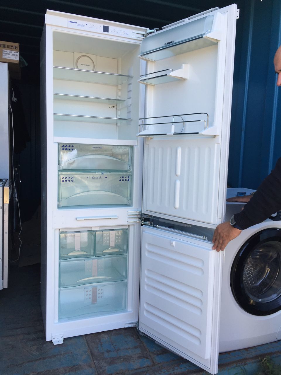 Встраиваемый холодильник Liebherr Bio Fresh No Frost с ледогенератором