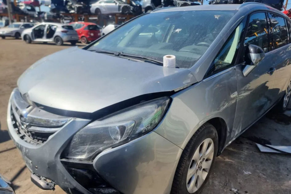 Dezmembrez opel zafira c , astra j, insignia b20dth фото 2