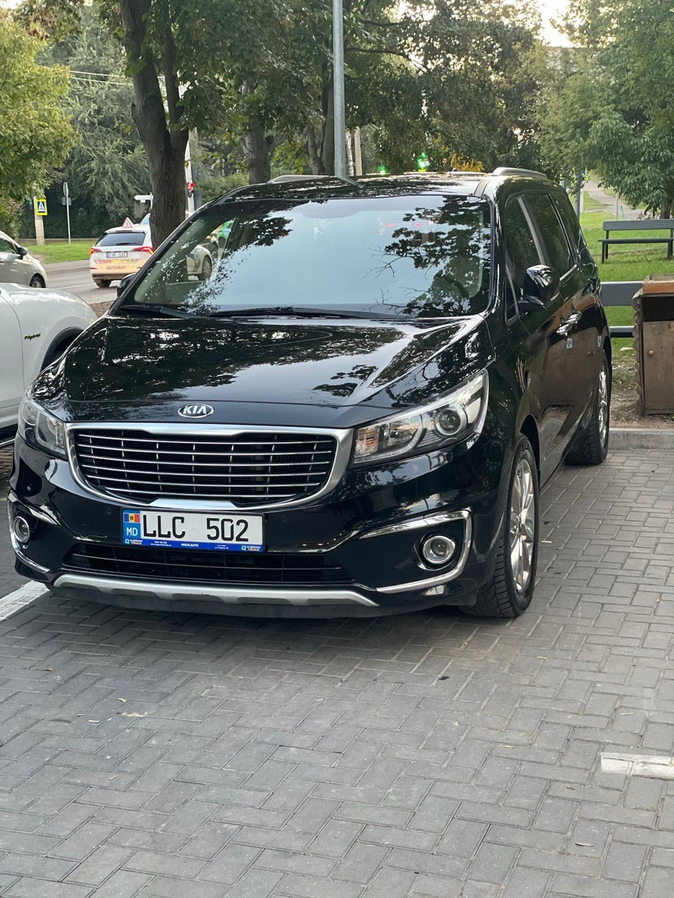 KIA Carnival фото 1