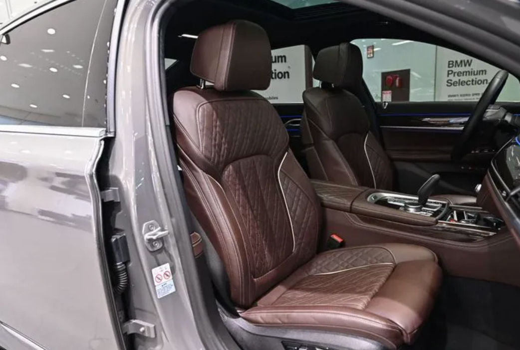 BMW 7 Series foto 10