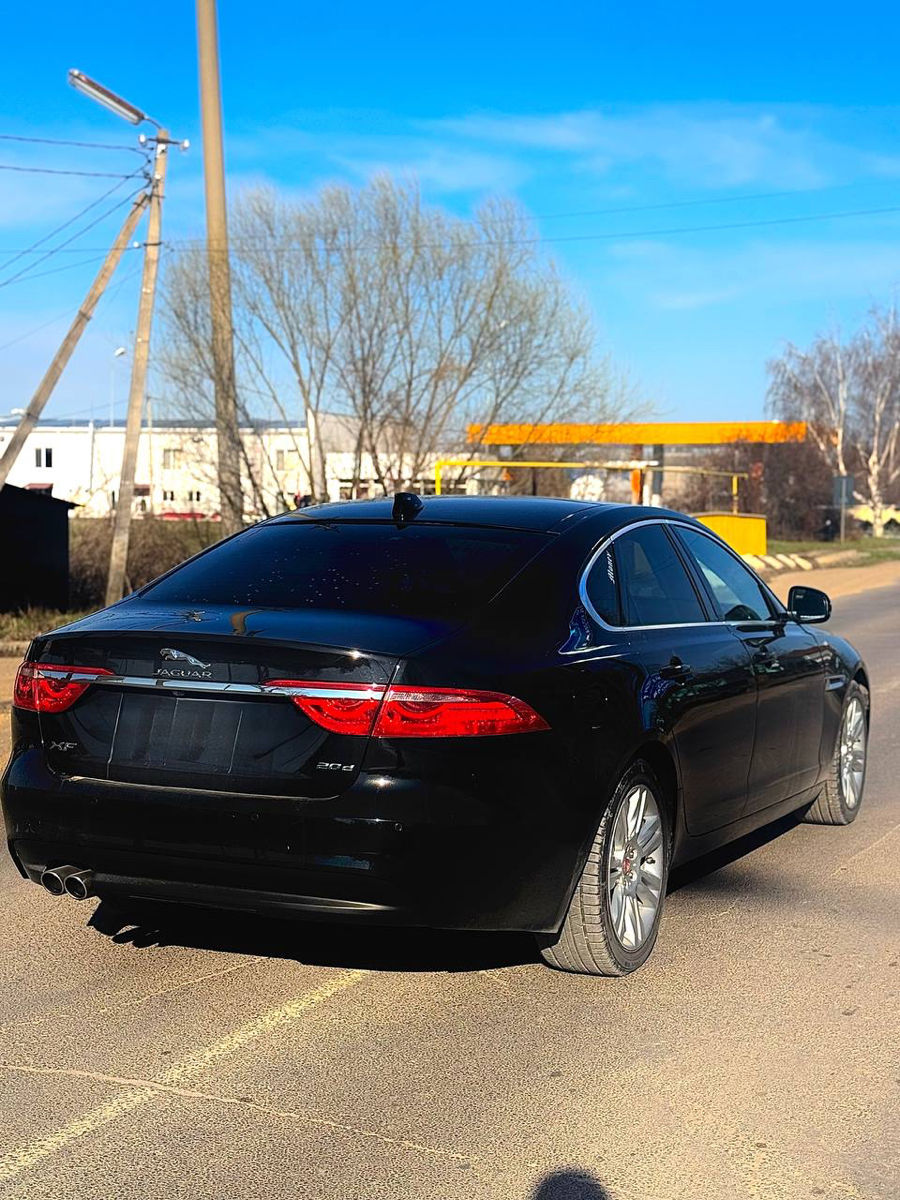Jaguar XF фото 4