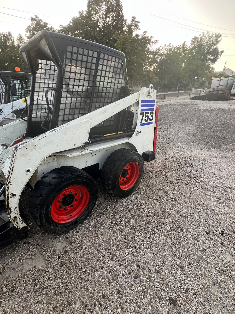 Mini încărcător Bobcat 753 фото 5