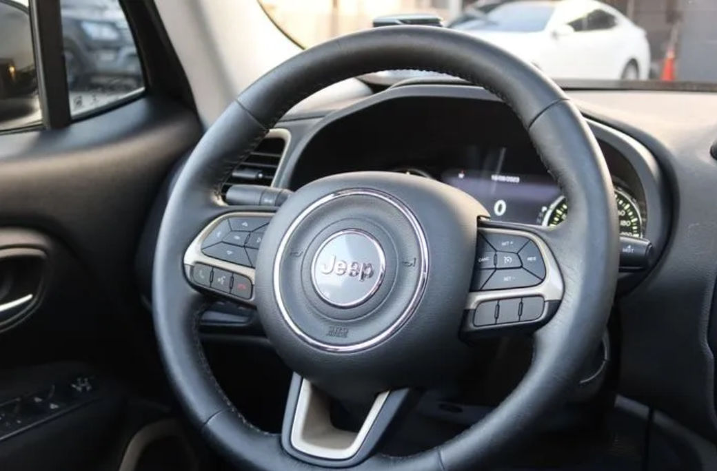 Jeep Renegade foto 10