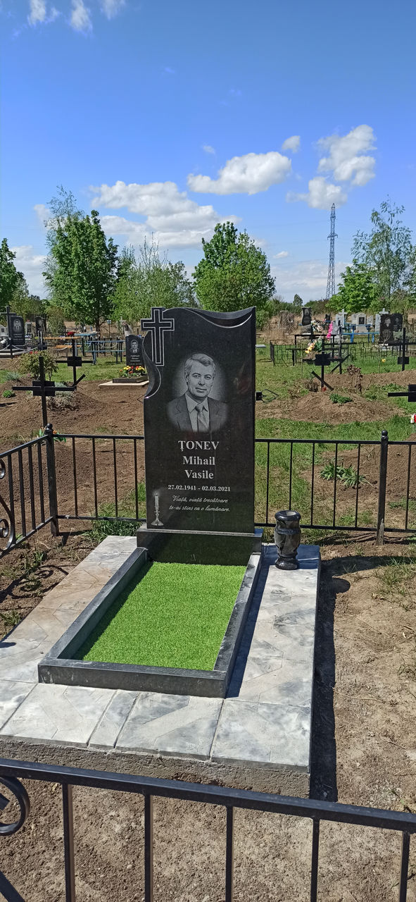 Monumente funerare din granit si beton in leova,iargara,cantemir,comrat,cimislia.hincest foto 0