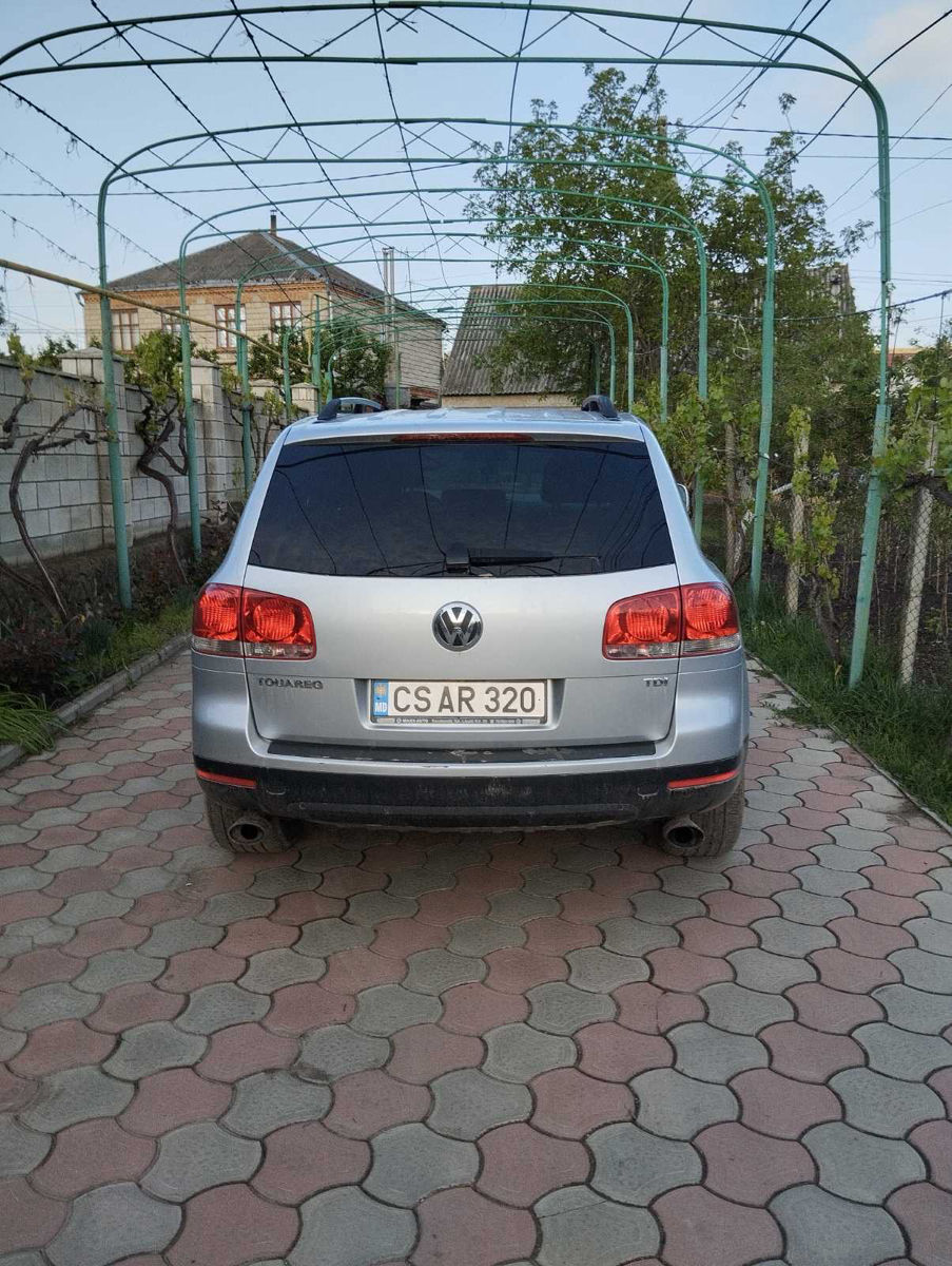 Volkswagen Touareg foto 1