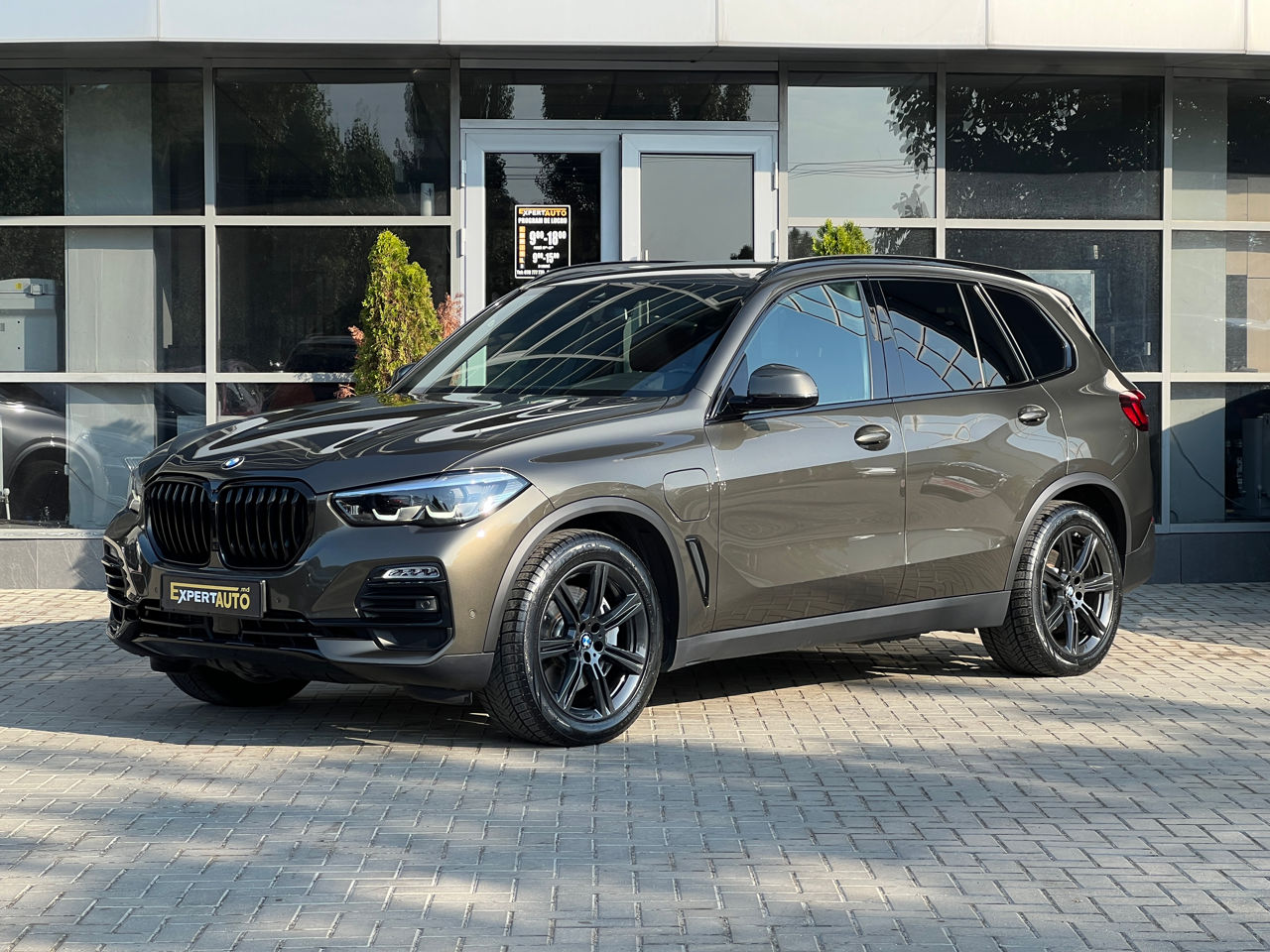 BMW X5 — fotografia principală