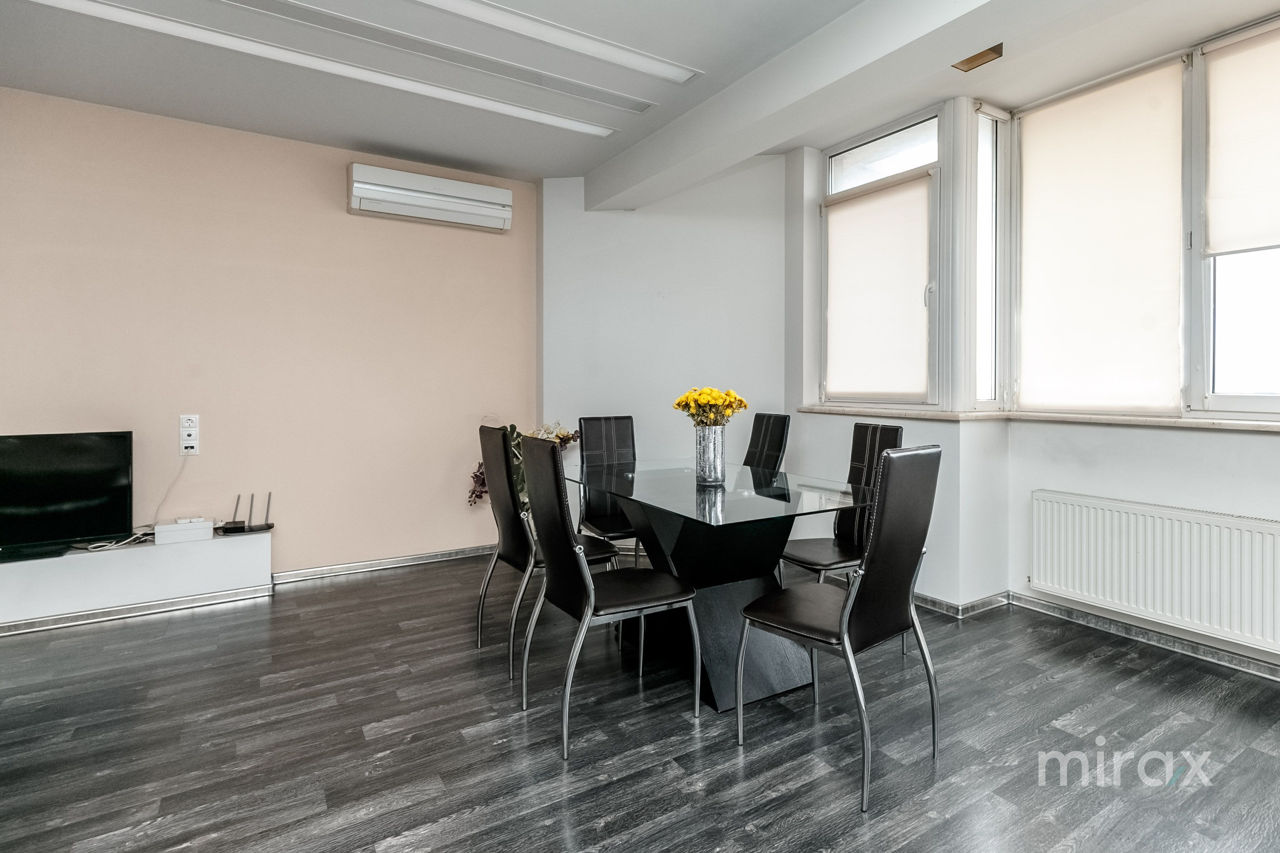 Apartament cu 2 camere, 110 m², Centru, Chișinău foto 1