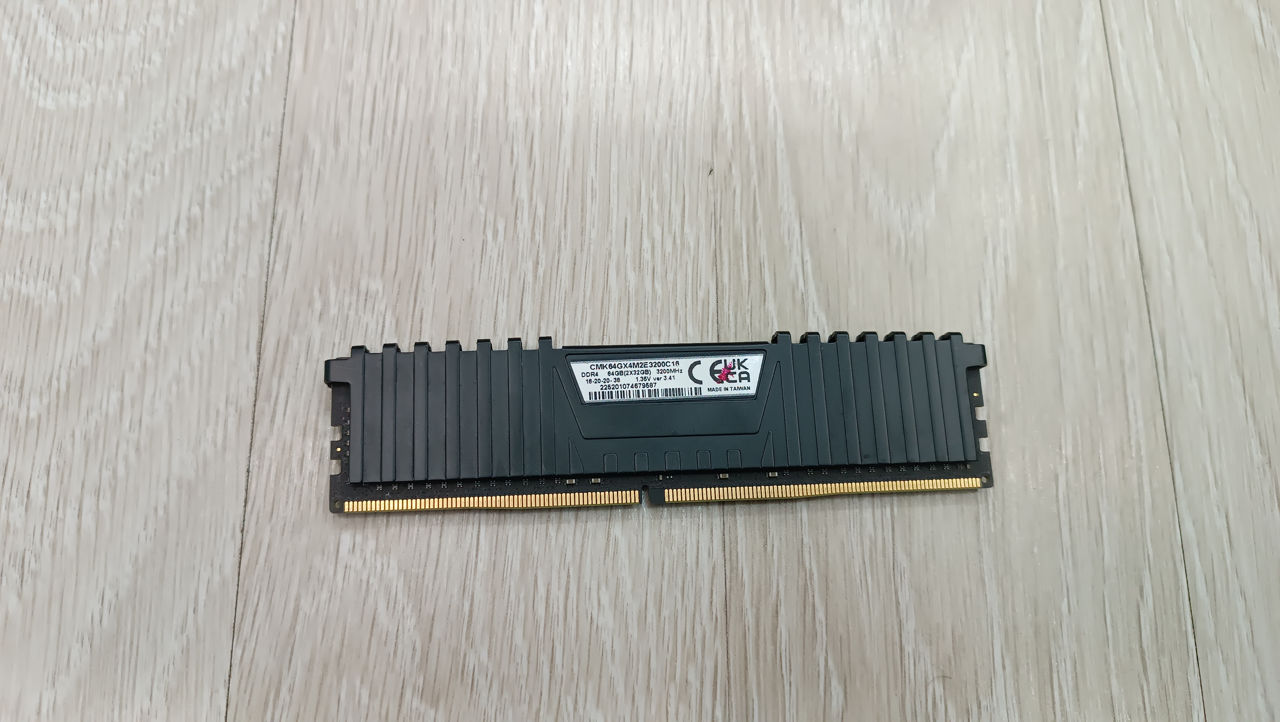 Vând memorii Ram pentru Calculator de masa, DDR 3, DDR 4 foto 2