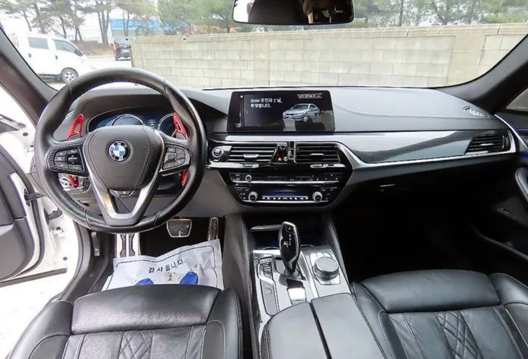 BMW 5 Series foto 4