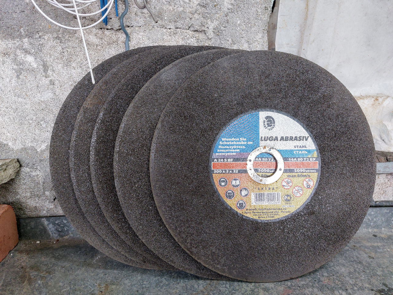 Круг отрезной по металлу 300*3*32 мм a 24 s bf. луга абразив (luga abrasiv)