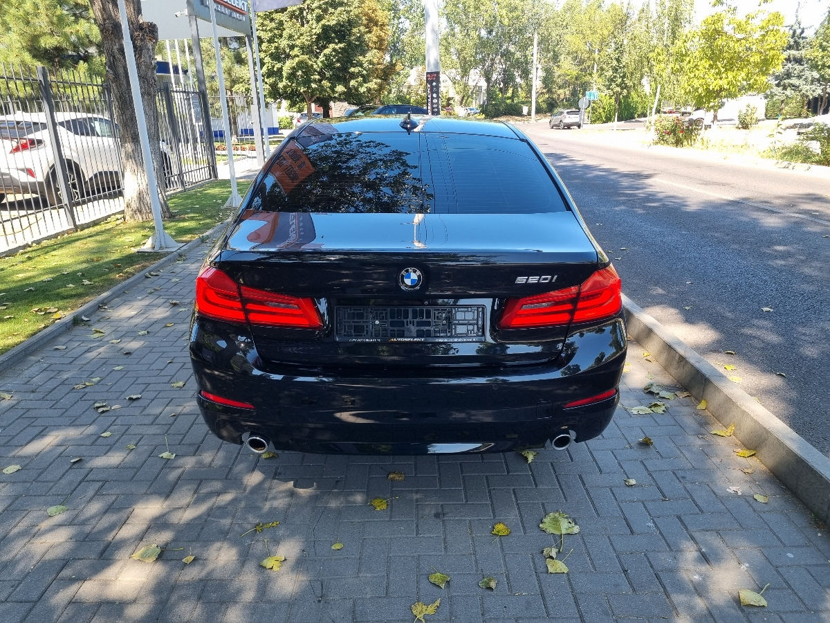 BMW 5 Series 2018 photo 6