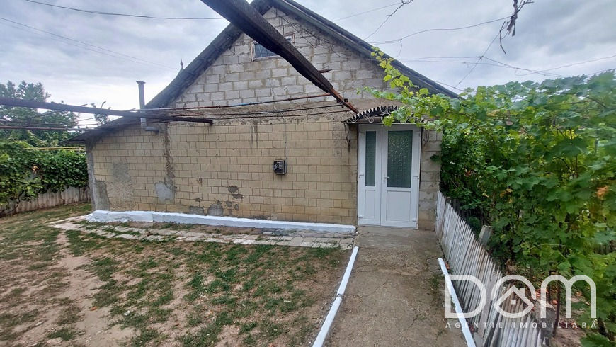 Casă + 14,7 ari teren, satul Bardar