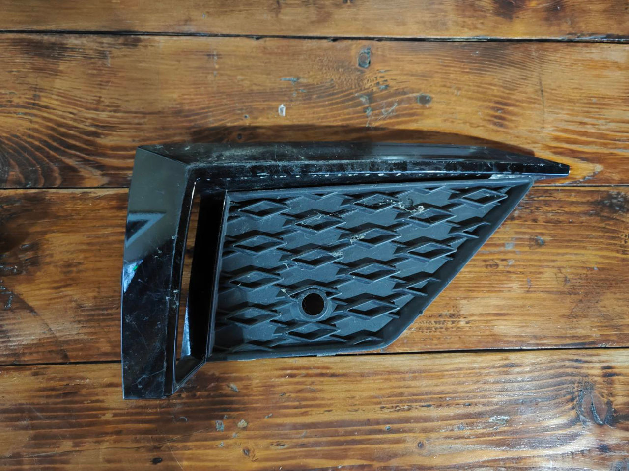 Accesorii Skoda Kodiaq elemente din bumper fata starea cum e in poza foto 2